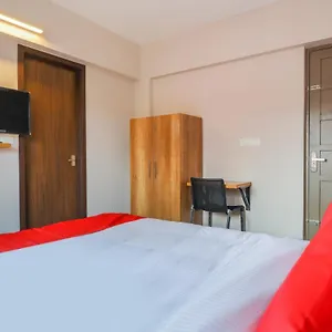 Hotel Oyo 69052 Crystal Residency